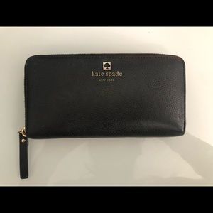 Kate spade large black wallet. Pre-owned.